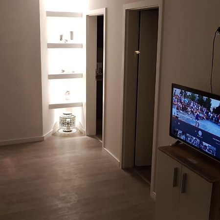 Ferienwohnung Mit Jacuzzi Naehe Flughafen Koeln Bonn Troisdorf Ngoại thất bức ảnh