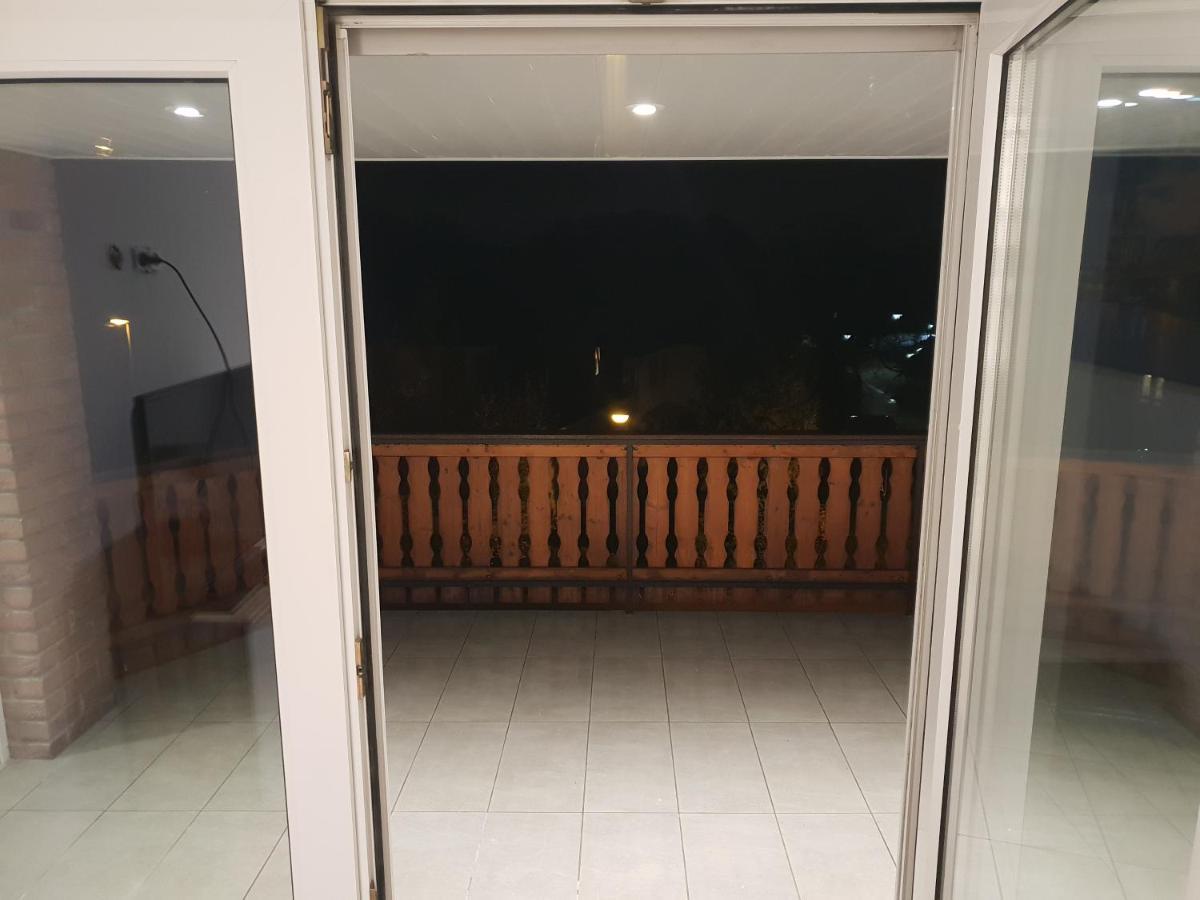 Ferienwohnung Mit Jacuzzi Naehe Flughafen Koeln Bonn Troisdorf Ngoại thất bức ảnh