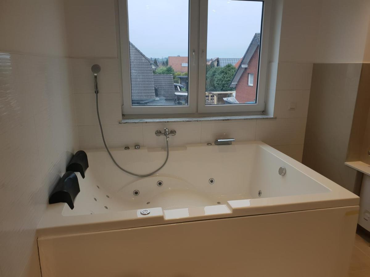 Ferienwohnung Mit Jacuzzi Naehe Flughafen Koeln Bonn Troisdorf Ngoại thất bức ảnh