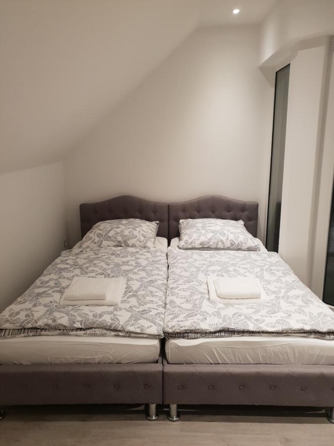Ferienwohnung Mit Jacuzzi Naehe Flughafen Koeln Bonn Troisdorf Ngoại thất bức ảnh