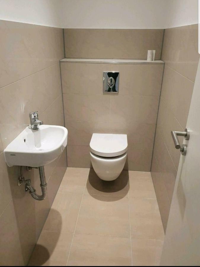 Ferienwohnung Mit Jacuzzi Naehe Flughafen Koeln Bonn Troisdorf Ngoại thất bức ảnh